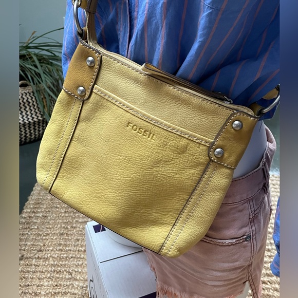 Fossil Yellow Leather Purse - Picture 3 of 8